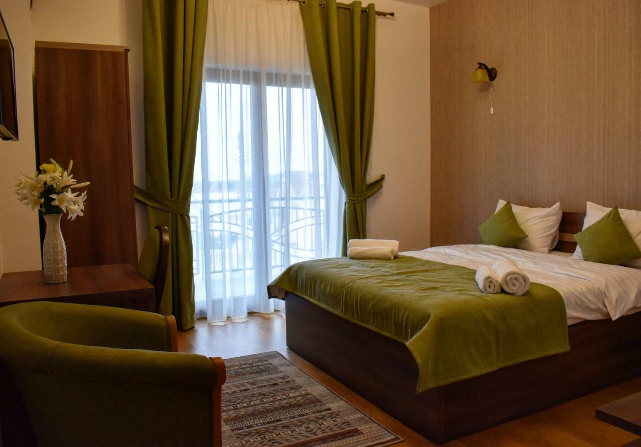 Pensiunea Casa Hortopan Târgu Jiu Екстериор снимка